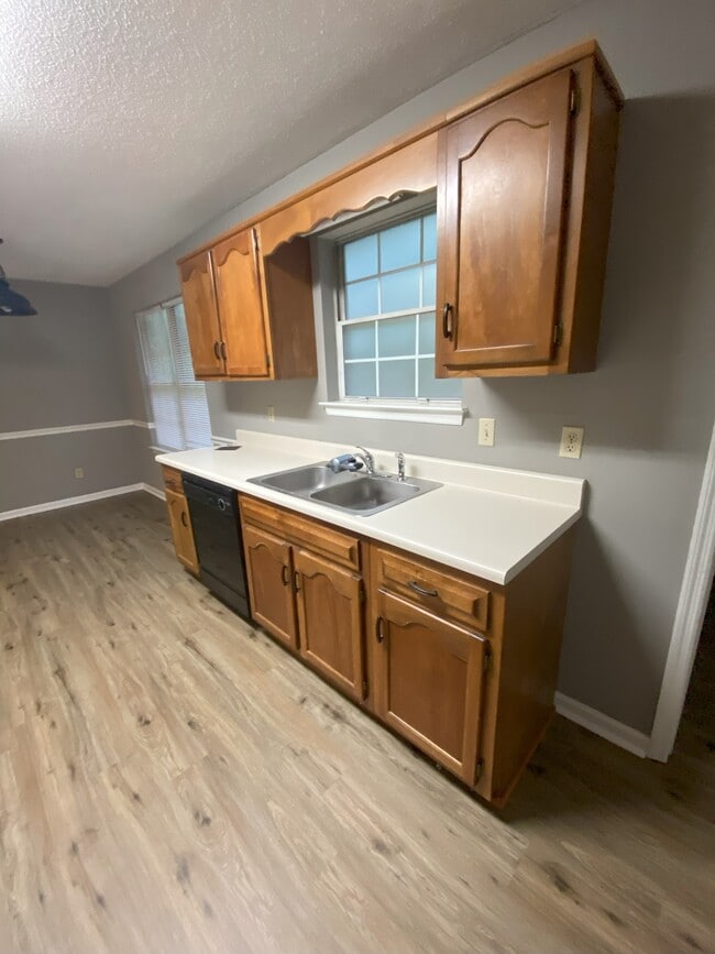 Foto del edificio - 8625 Leatherwood Trl