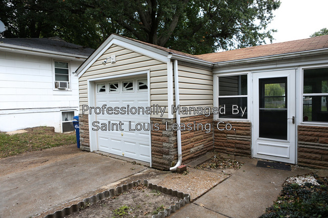 Building Photo - 320 S Lafayette St