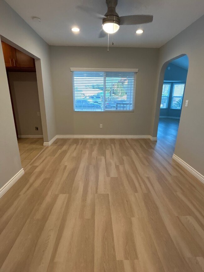 Foto del edificio - 3133-3135 La Madera Ave
