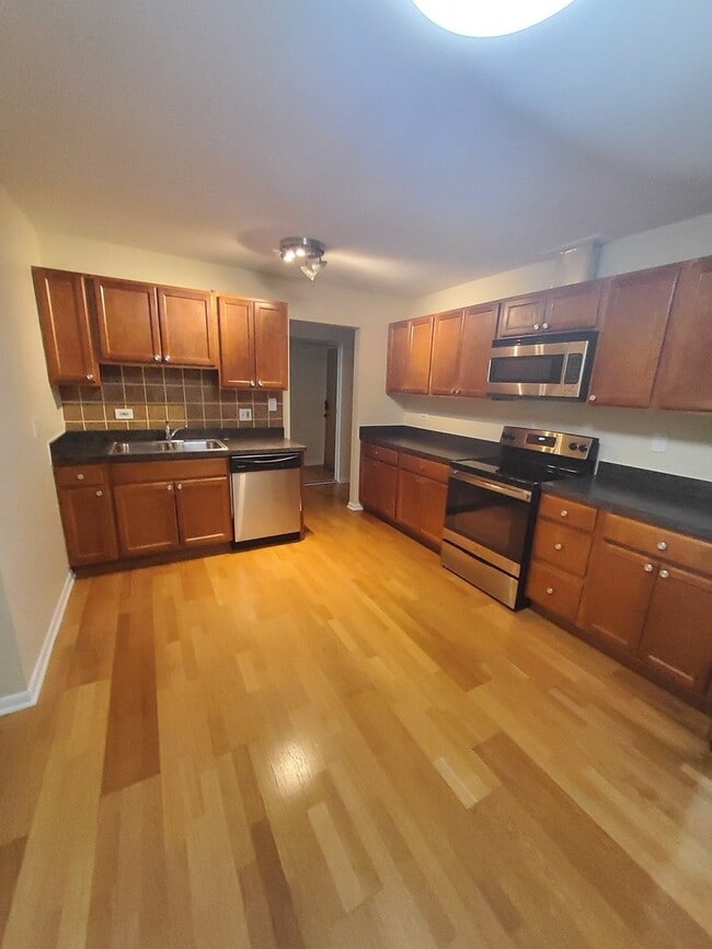 Building Photo - 7425 Brookdale Dr