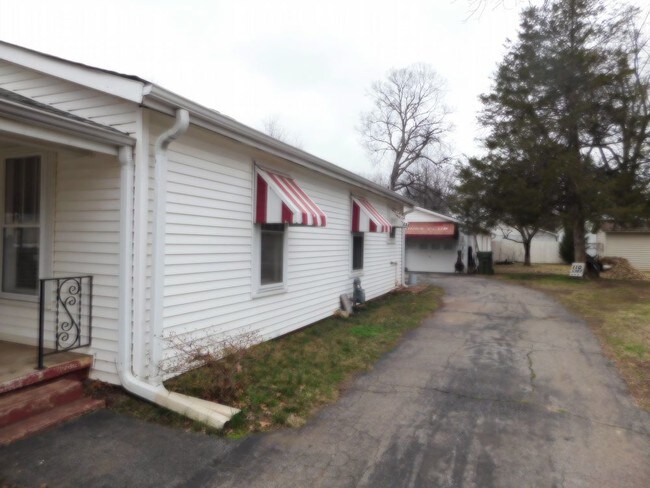 Foto del edificio - 110 Abingdon Ave - Commercial Property