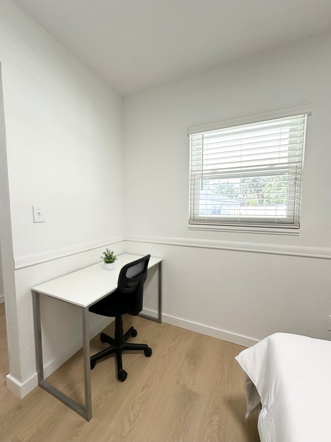 Foto del edificio - 4611 N Eddy Dr