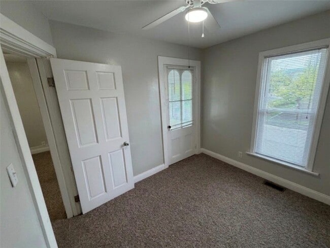Building Photo - 313 Roe Ave