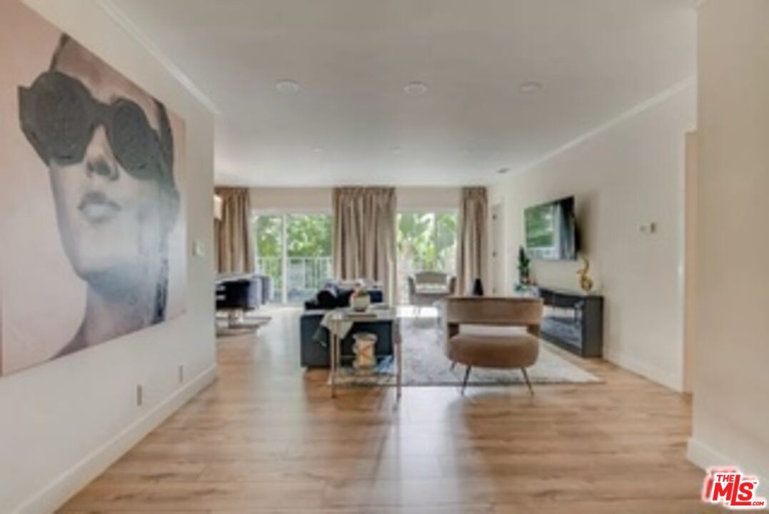 1045 N Kings Rd Unit 201, West Hollywood, CA 90069 Room for Rent in
