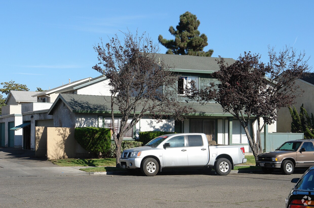 Building Photo - 520 S L. Ct
