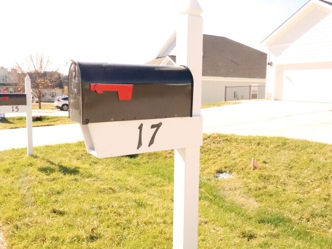 Building Photo - 15-17 Florence Sarah Ln