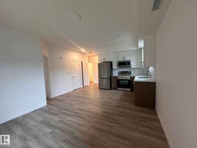 Building Photo - 9227 228 St NW