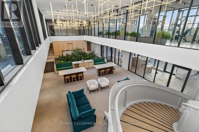 Building Photo - 3071 Trafalgar Rd