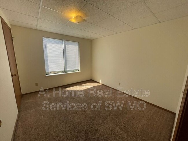 Building Photo - 723 E Bain St