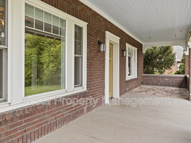 Photo - 409 Newfound St House