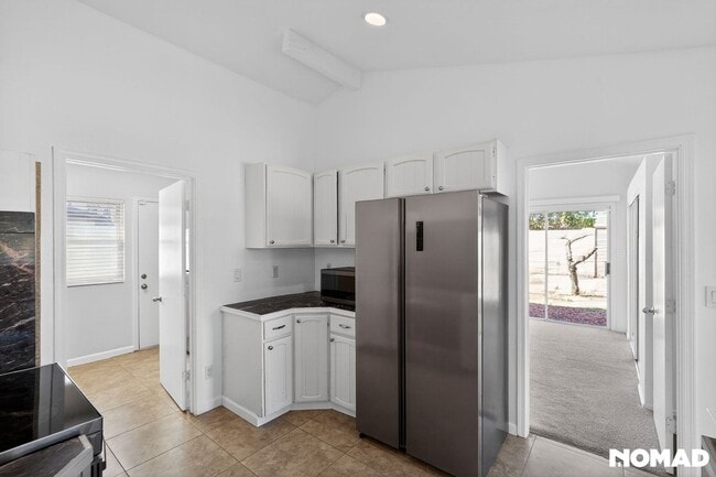 Building Photo - 1636 W Taro Ln