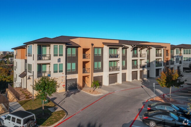 Building Photo - Ascent Cresta Bella