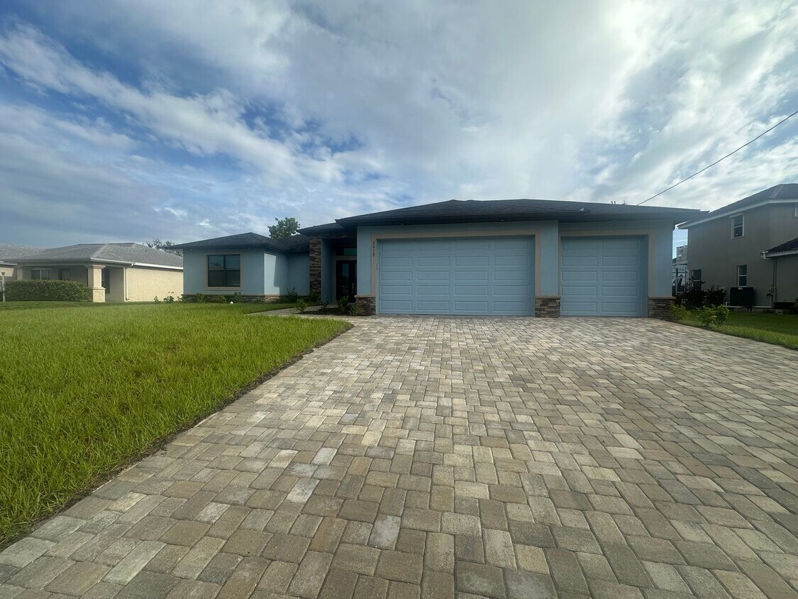 Brand New Construction Waterfront Home in ... - Brand New Construction Waterfront Home in ...