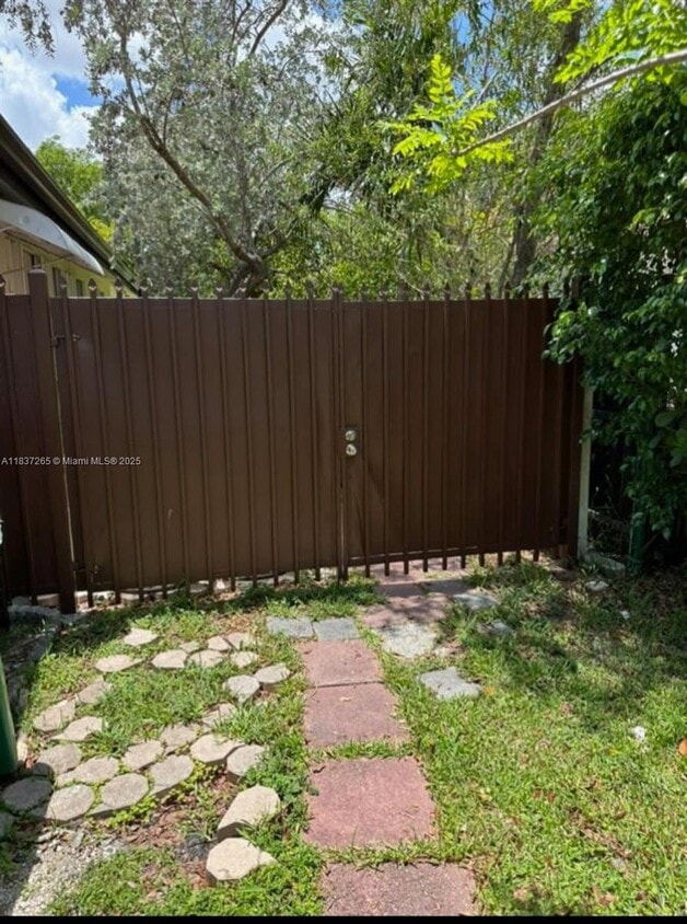 Primary Photo - 10916 SW 37th Terrace