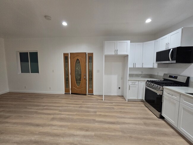 Building Photo - 3230 Cerritos Ave