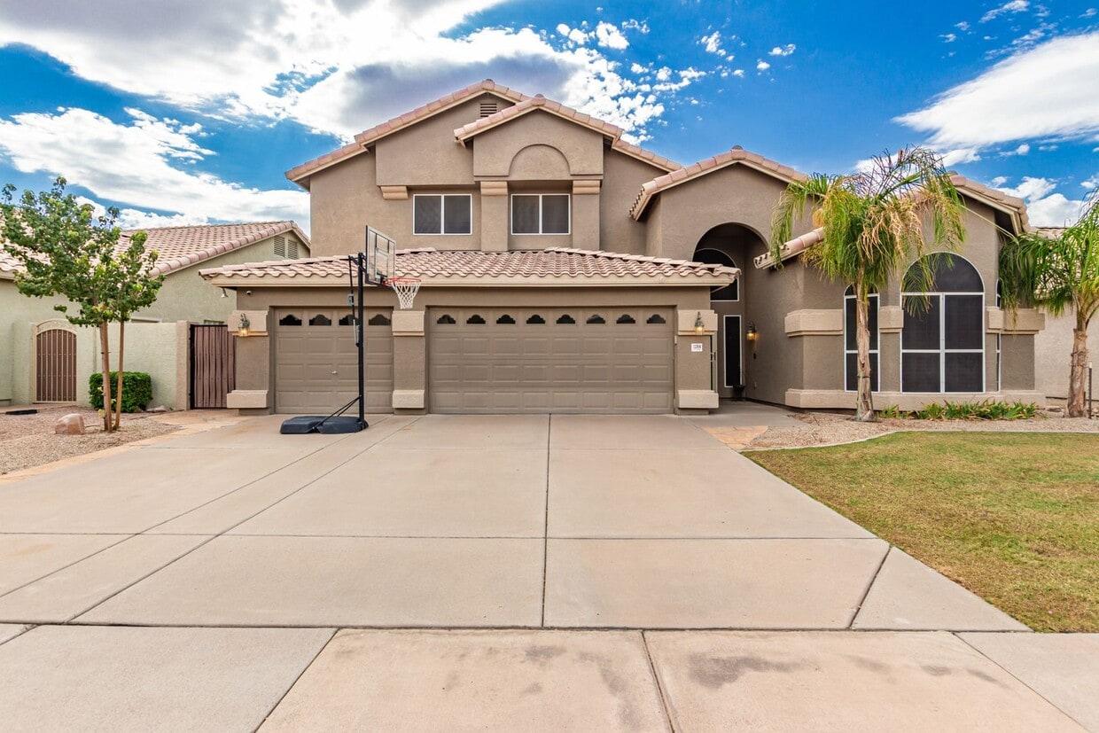 4 Bedroom 2.5 Bath w/3 Car Garage in Super... - 4 Bedroom 2.5 Bath w/3 Car Garage in Super...