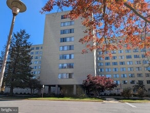 Building Photo - 6641 Wakefield Dr