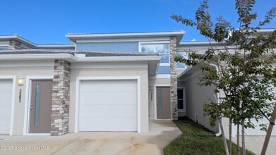 Building Photo - 1635 Par St NE