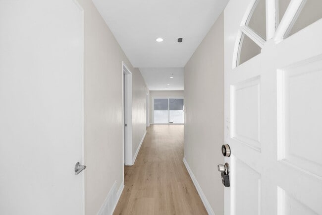 Building Photo - 3 Bedroom and 2 Bathroom Home – Close to C...