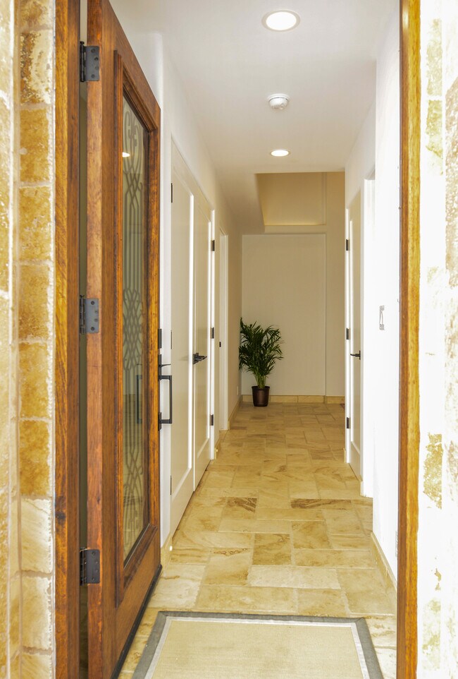 entry - 214 20th Pl
