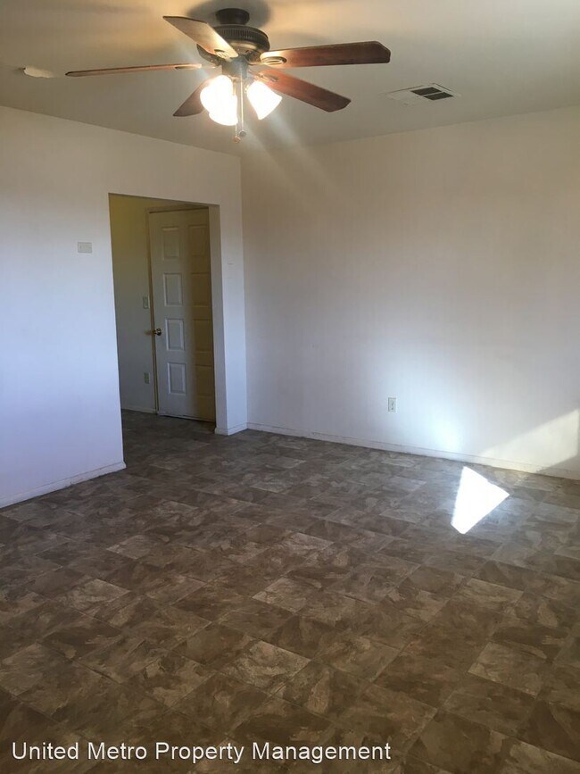 Building Photo - 3 br, 2 bath House - 380 W. Arrowhead Drive