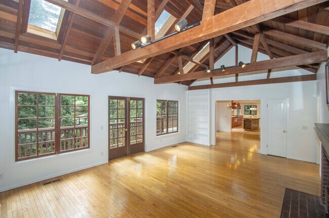 Foto del edificio - New Beautiful 3bd/2.5ba home with office i...