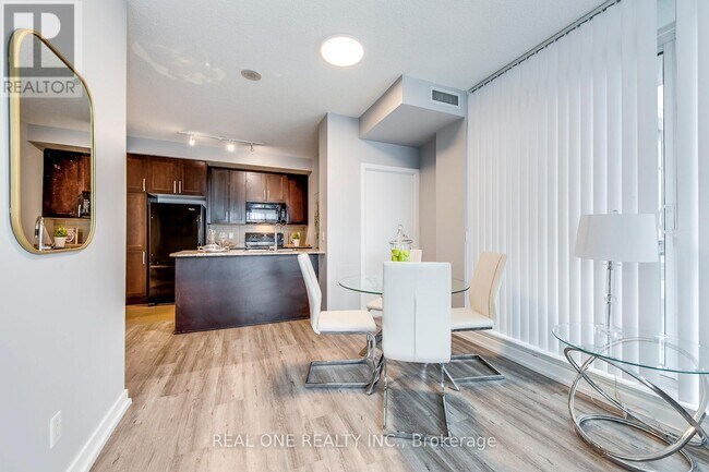 Photo du bâtiment - 4070 Confederation Pkwy
