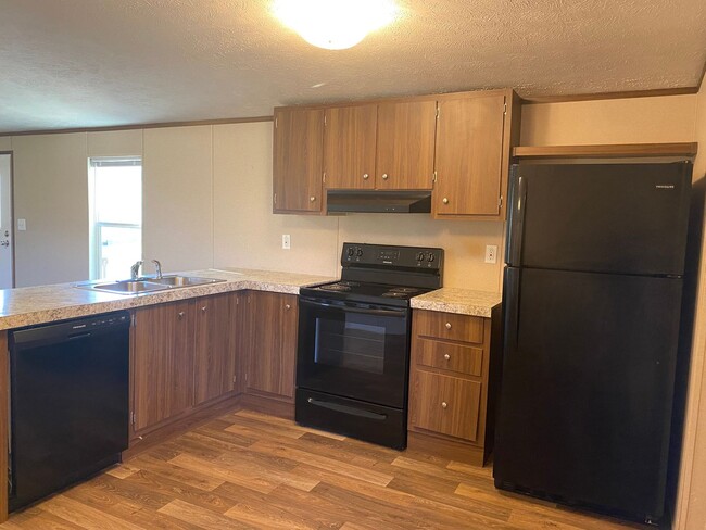 Building Photo - 102 Claude Simmons Rd