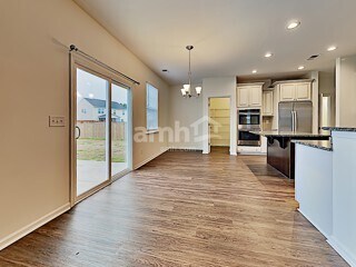 Foto del edificio - 615 Redbud Ln