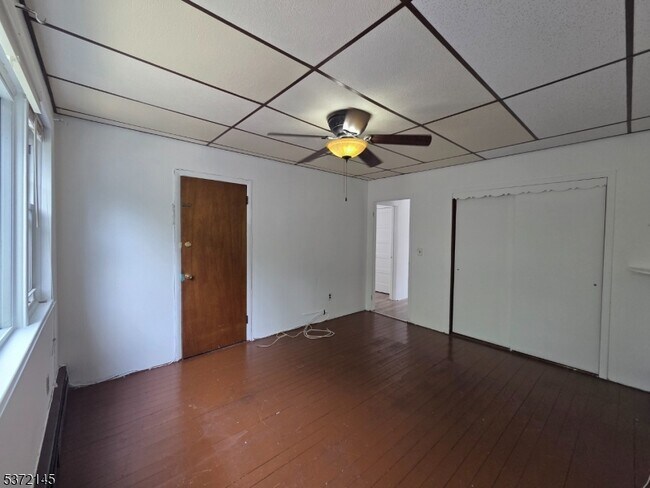 Foto del edificio - 293 Burgess Pl