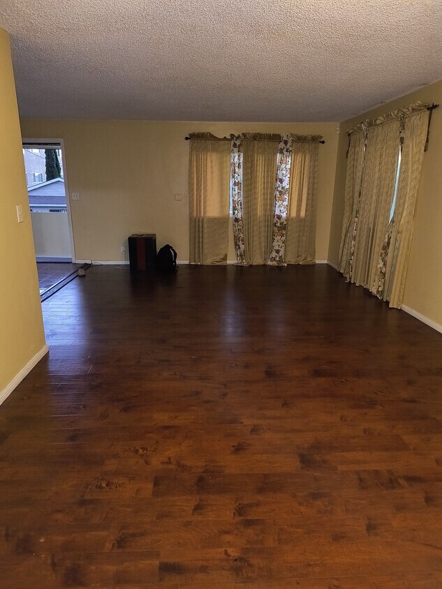Foto principal - 13508 Doty Ave