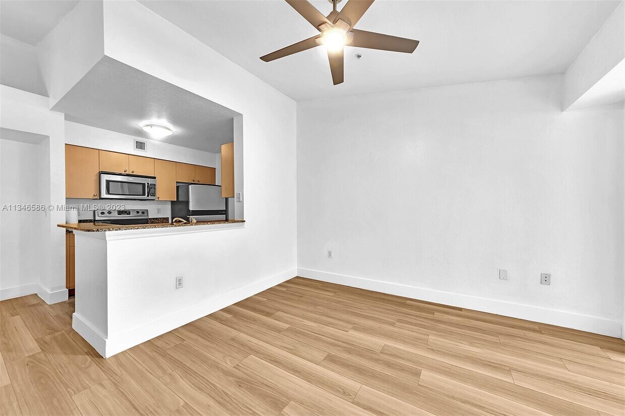 Primary Photo - 2516 Centergate Dr