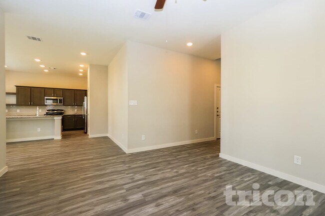 Foto del edificio - 9835 Willow Creek Commerce Dr