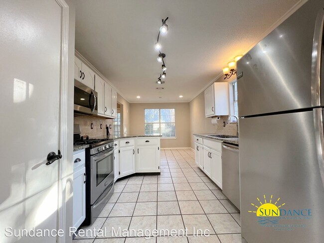 Building Photo - 4 br, 2.5 bath House - 1156 Lost Trail