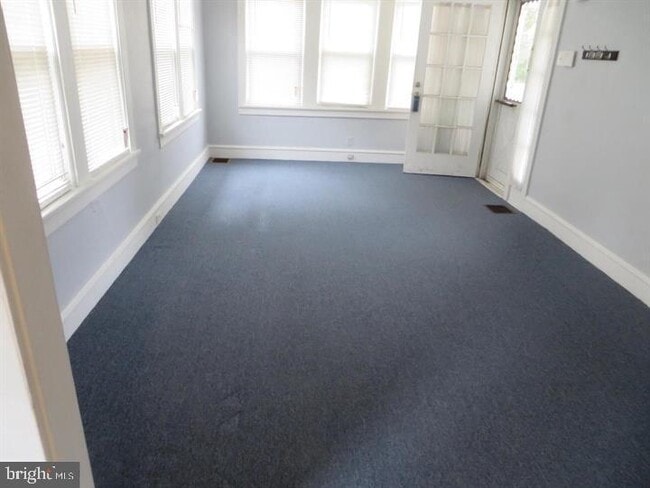 Building Photo - 703 Willitts Ave