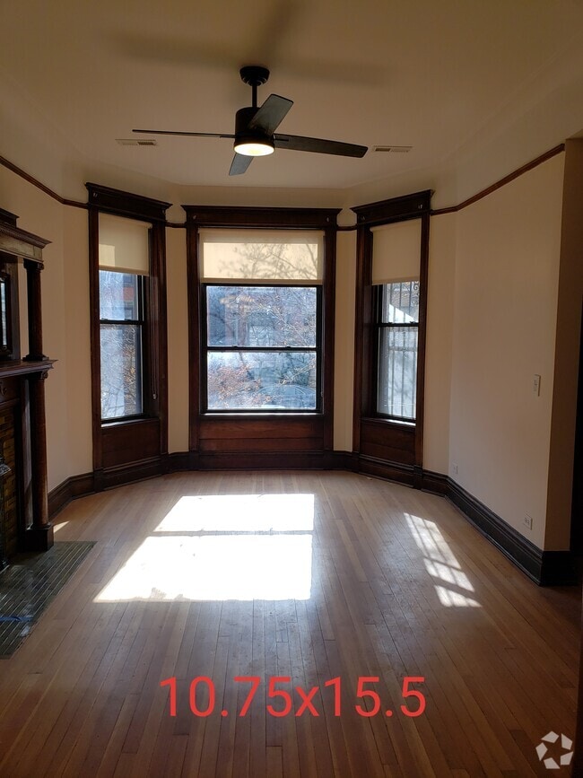 Building Photo - 912 W Newport Ave