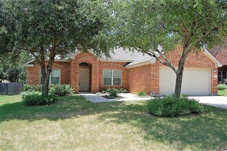 Building Photo - 2507 Silver Spur Ln