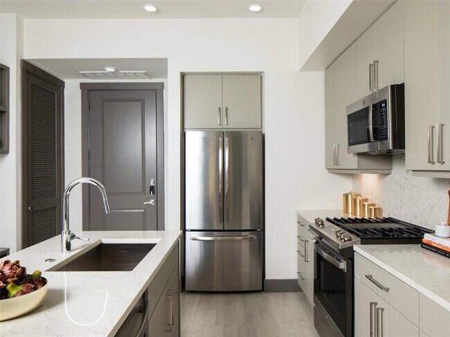 Foto del edificio - 4641 Montrose Blvd