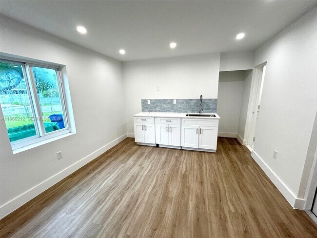 Foto del edificio - 15001 Leisure Dr