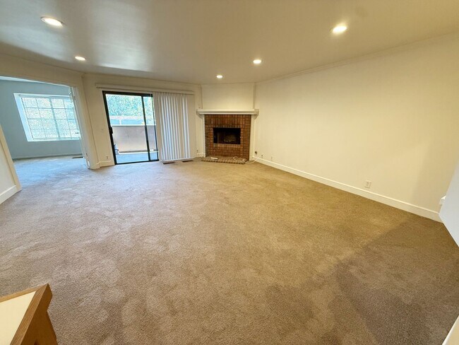 Building Photo - Spacious 2 Bed / 2 Bath Condo in Prime UTC/La Jolla Location!