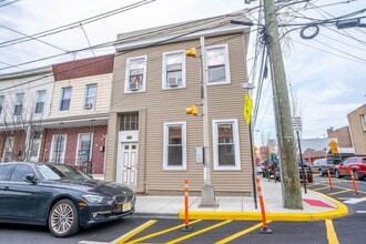 Building Photo - 814 28th St