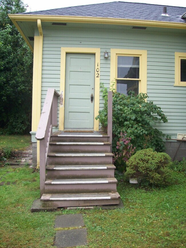 Building Photo - 1318 High Street