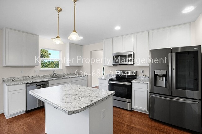 Building Photo - Coming Soon!!! Spacious and Modern 3-Bedroom Home for Rent Near Butler Lake