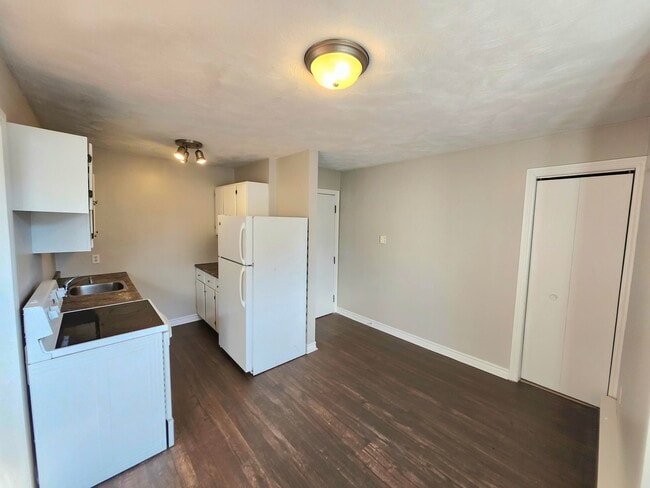 Building Photo - 242-242 Duke St