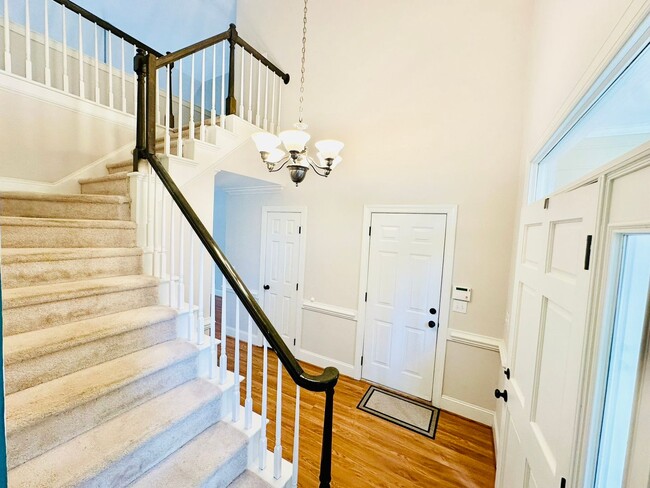 Foto del edificio - Beautiful North Raleigh 4 Bed 3.5 Bath 2-C...