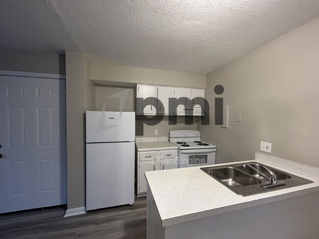 Foto del edificio - 828 Whitethorne Ave