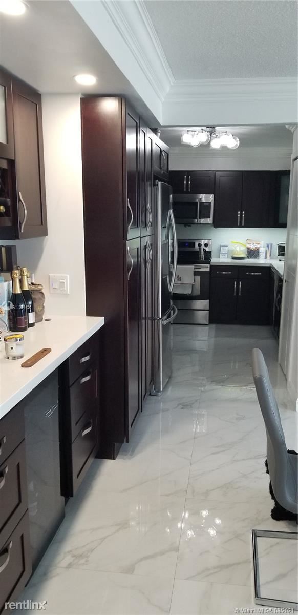 Building Photo - 6770 Indian Creek Dr