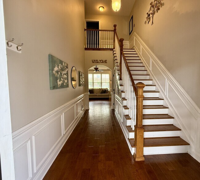 Building Photo - 633 Dunrobin Ln