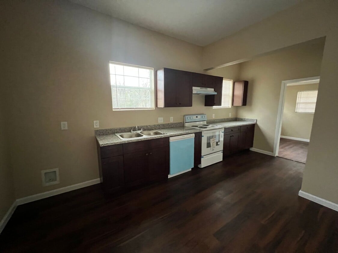 Foto principal - Renovated home in Silsbee!
