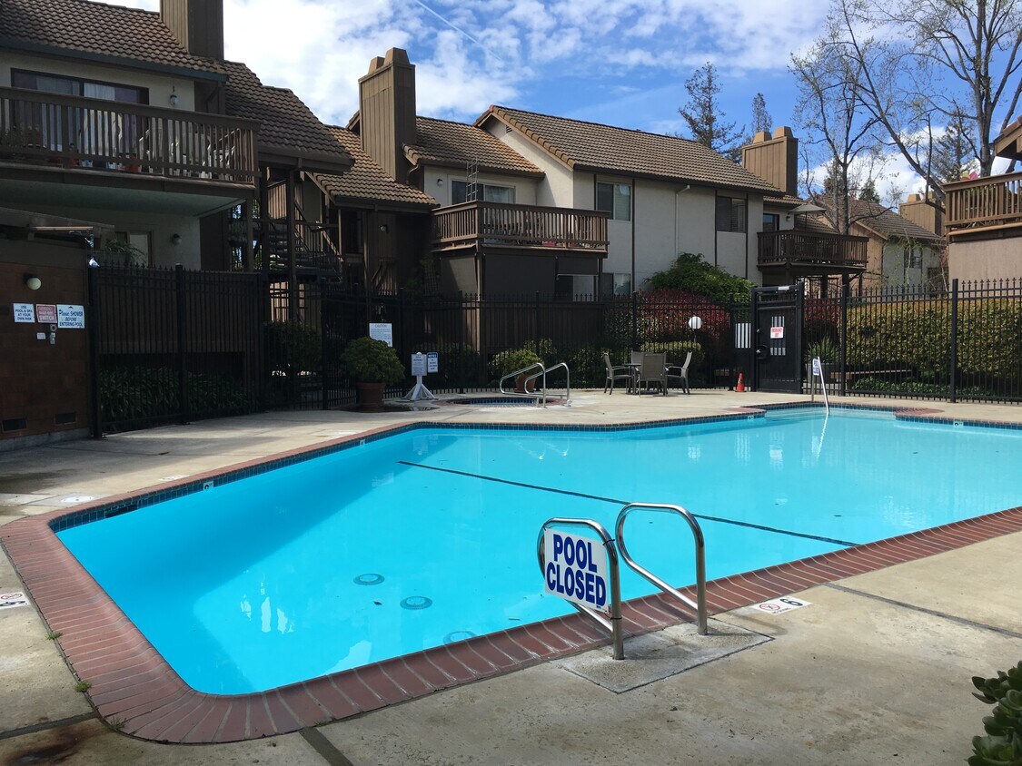 2055 Sierra Rd, Concord, CA 94518 Condo for Rent in Concord, CA